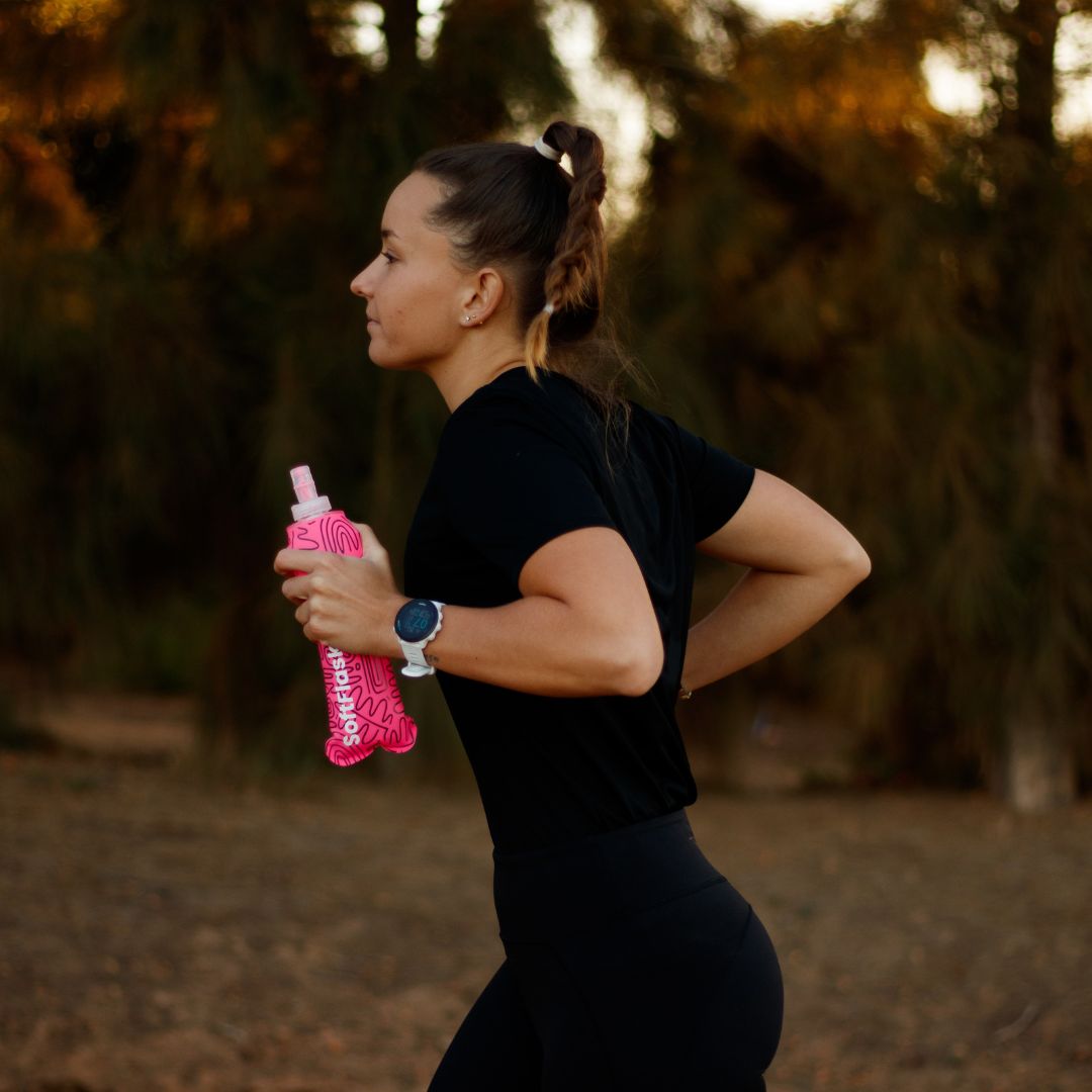 A photo of a runner running with a soft flask.